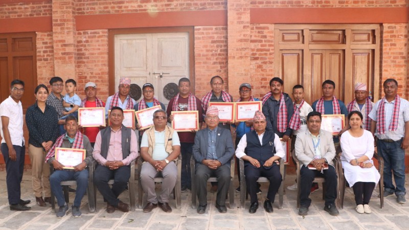 कार्नेस र पिलाष्टरको सीप सिकाउने तालिम ललितपुर महानगरमा सम्पन्न 