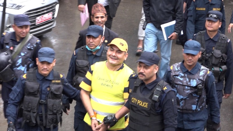 काँग्रेस विवादमा निर्वाचन आयोगकाे निर्णयबारे  बोलेका दुर्गा प्रसाईं पोखराबाट पक्राउ