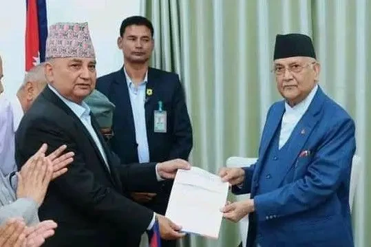 ओलीलाई अध्यक्षमा चुनौती दिने ईश्वर पोखरेलको घोषणाले एमालेमा तीव्र ध्रुवीकरण