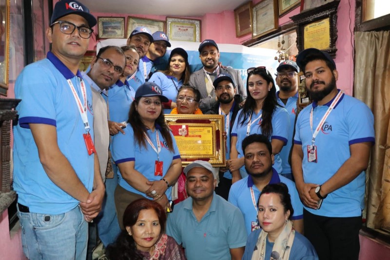 राष्ट्रिय श्रष्टा तथा प्रस्तोता प्रतिष्ठानको बिशिष्ट साधक सम्मान तीन श्रष्टालाई