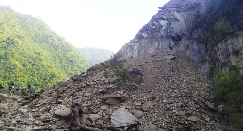 अविरल वर्षाले देशभरका राजमार्ग प्रभावित, दर्जनौँ सडकखण्ड अवरुद्ध