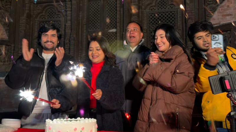 केकी अधिकारीले ‘झिंगेदाउ २’को सेटमै सप्राइज केक काट्दै मनाइन् जन्मदिन