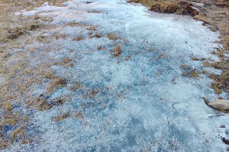 बाजुरामा अत्याधिक चिसो, पानी जमेर बरफ