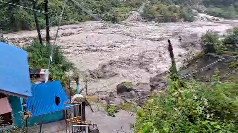 मनाङमा बाढीको वितण्डा
