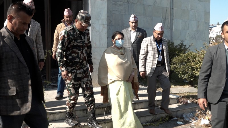 पूर्वराष्ट्रपति विद्या भण्डारीद्वारा क्षतिग्रस्त संसद भवनको अवलोकन