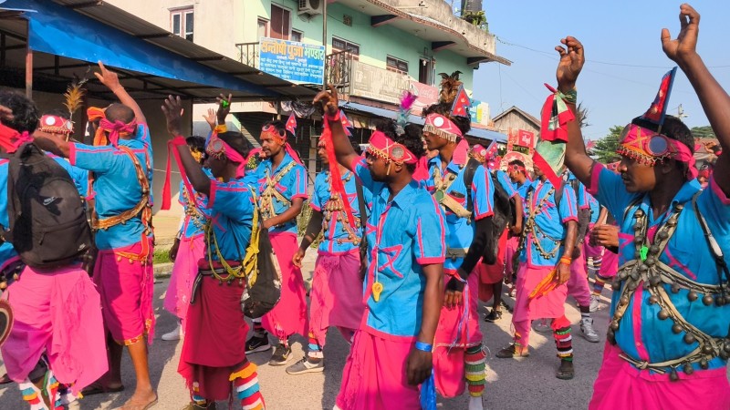 सन्थाल समुदायको दासाई नृत्यको रौनक