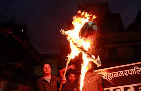 काठमाडौं महानगरपालिकाका मेयर बालेन शाहबिरुद्ध बांगेमुढामा पुत्ला दहनसहित प्रदर्शन